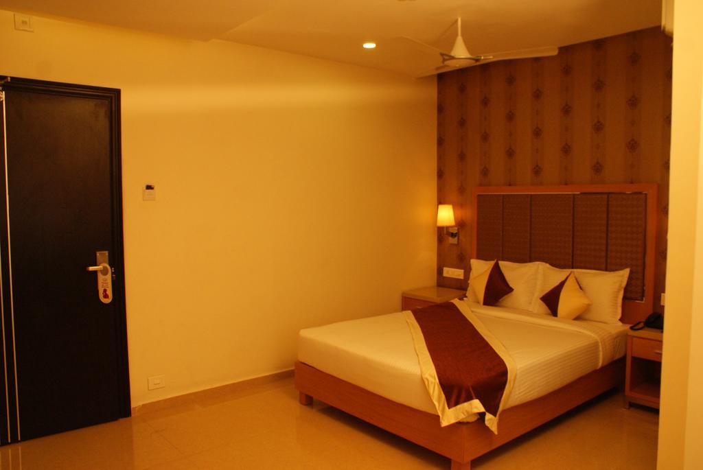 Ruby Pride Luxury Hotel Hyderabad Exterior foto